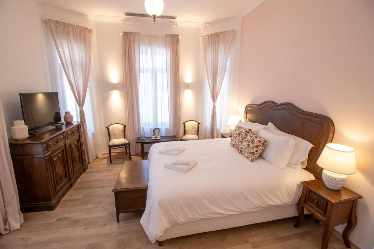 بورغراديك Seven Cafe & Hotel المظهر الخارجي الصورة